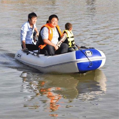 肃南景区游玩漂流船